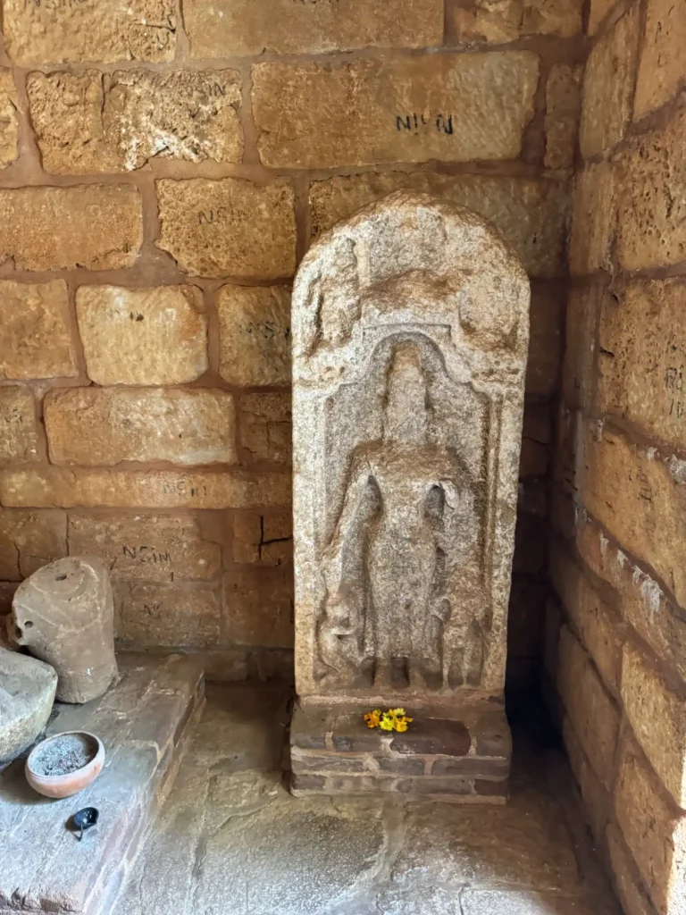 Statue inside the Nalanda Gedige